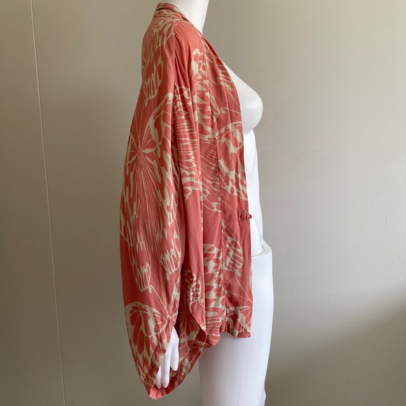 Tiare Hawaii Shawl Top - Picture 2 of 6